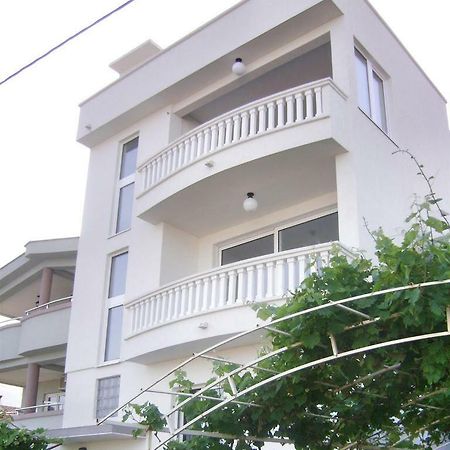 Dk Apartmani Dobra Voda Luaran gambar
