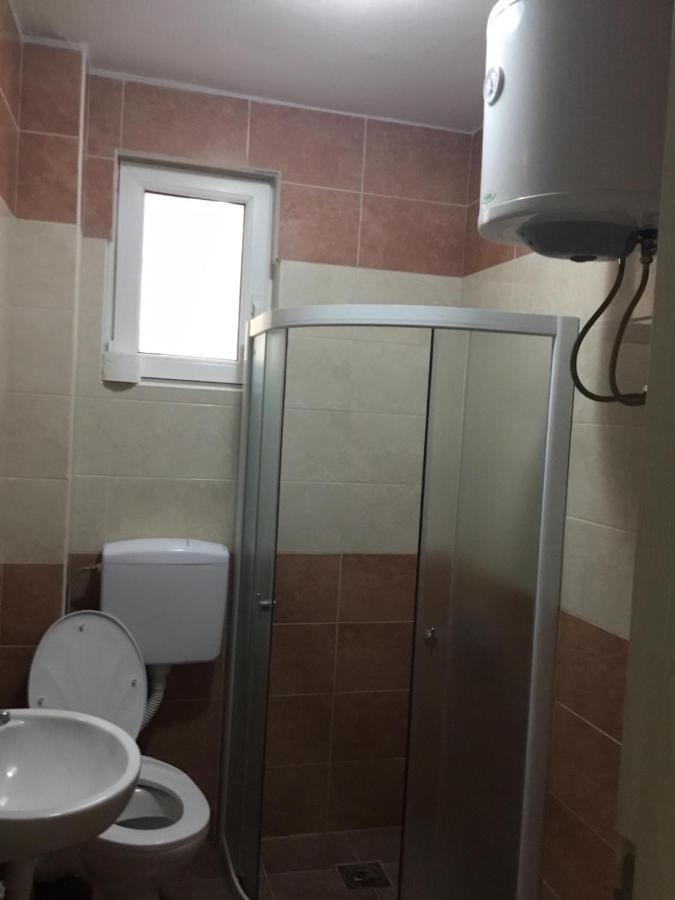 Dk Apartmani Dobra Voda Luaran gambar