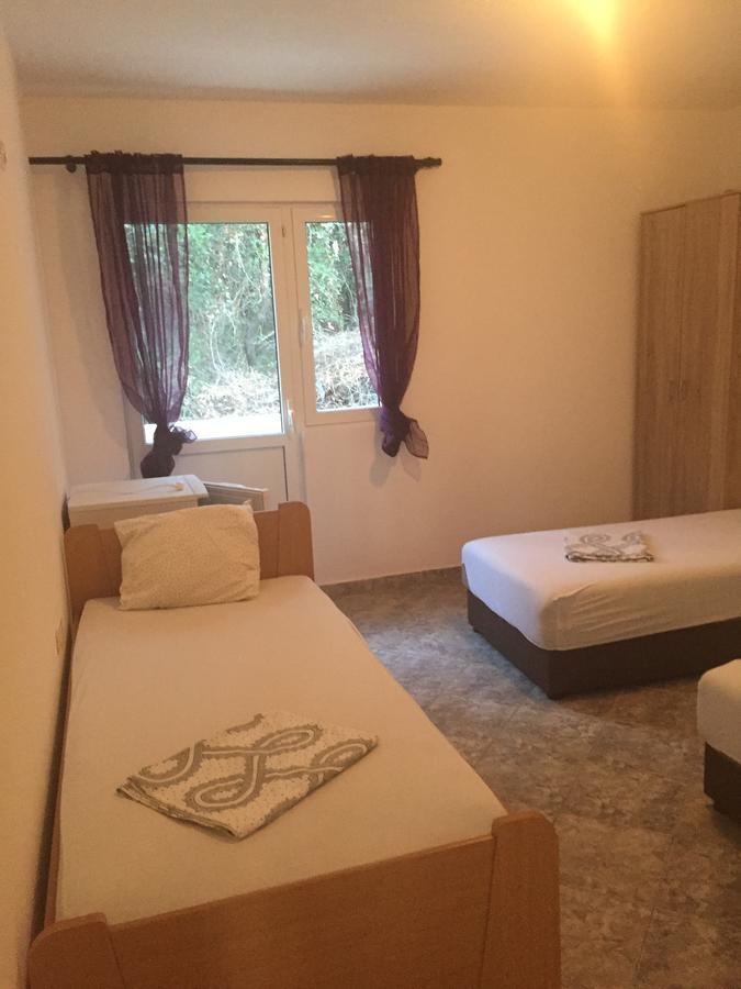 Dk Apartmani Dobra Voda Luaran gambar