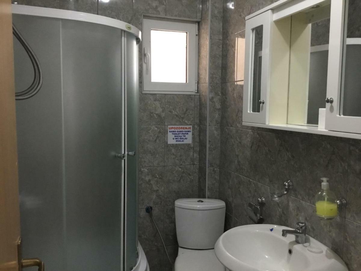Dk Apartmani Dobra Voda Luaran gambar