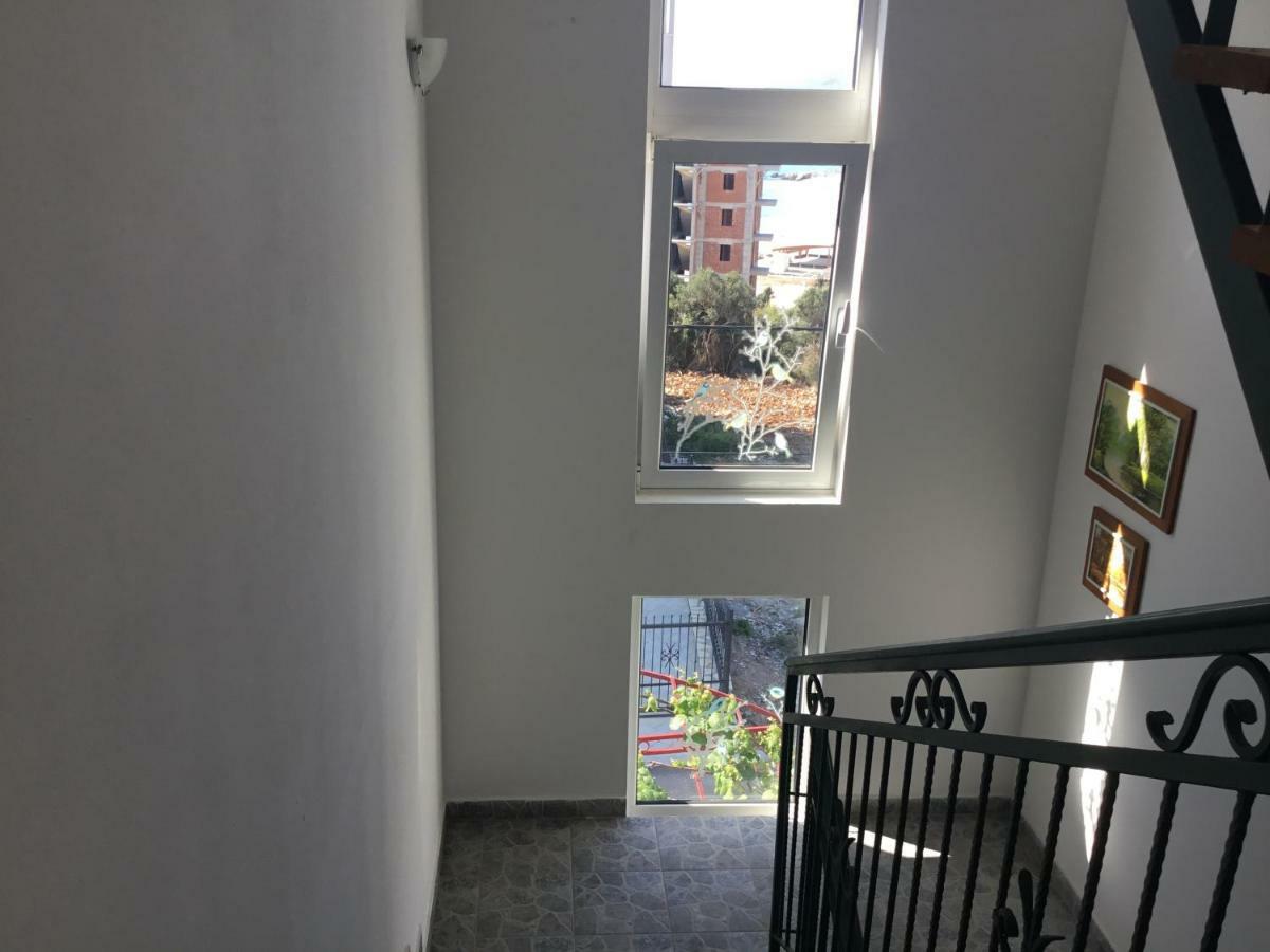 Dk Apartmani Dobra Voda Luaran gambar
