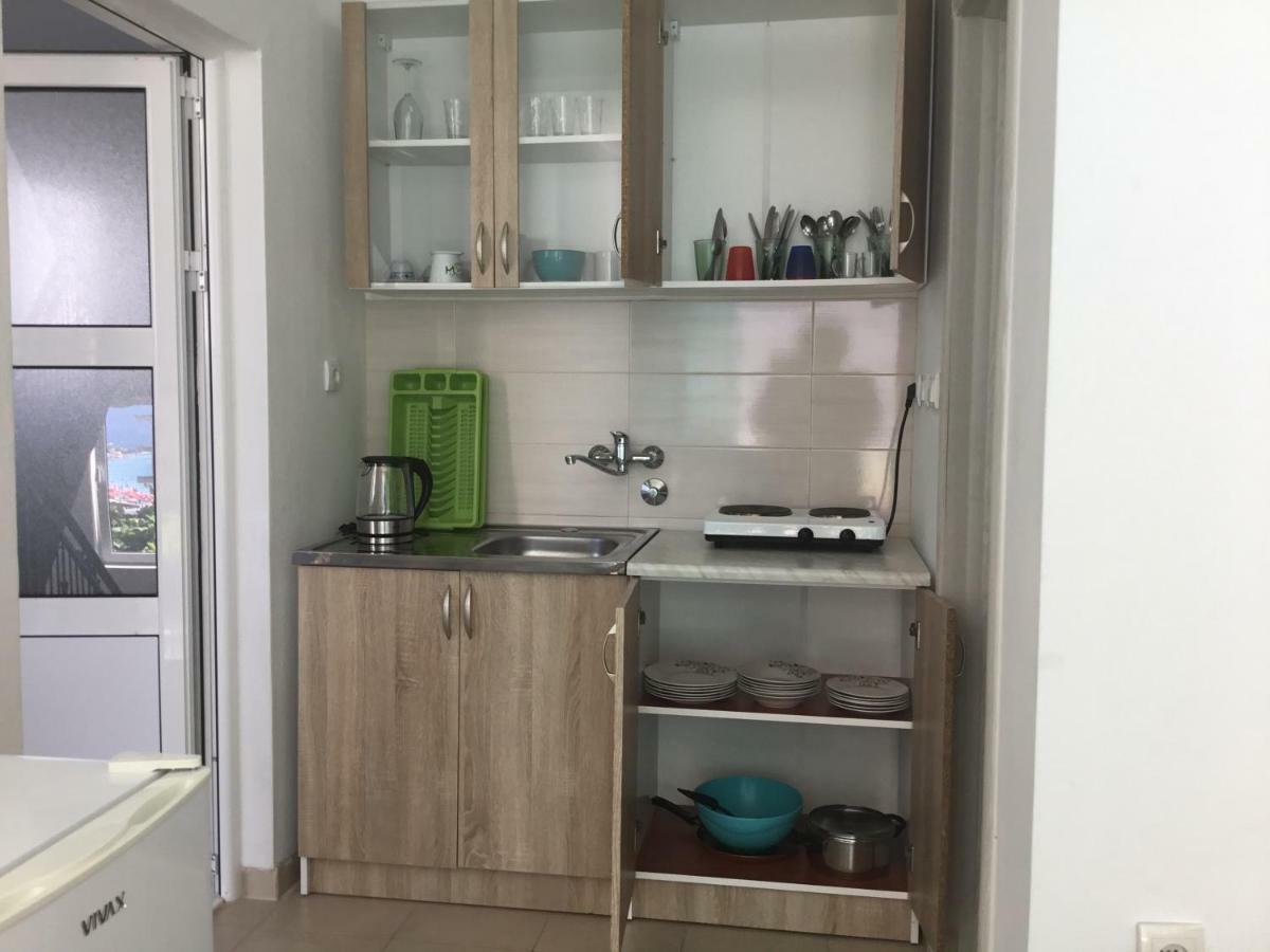 Dk Apartmani Dobra Voda Luaran gambar