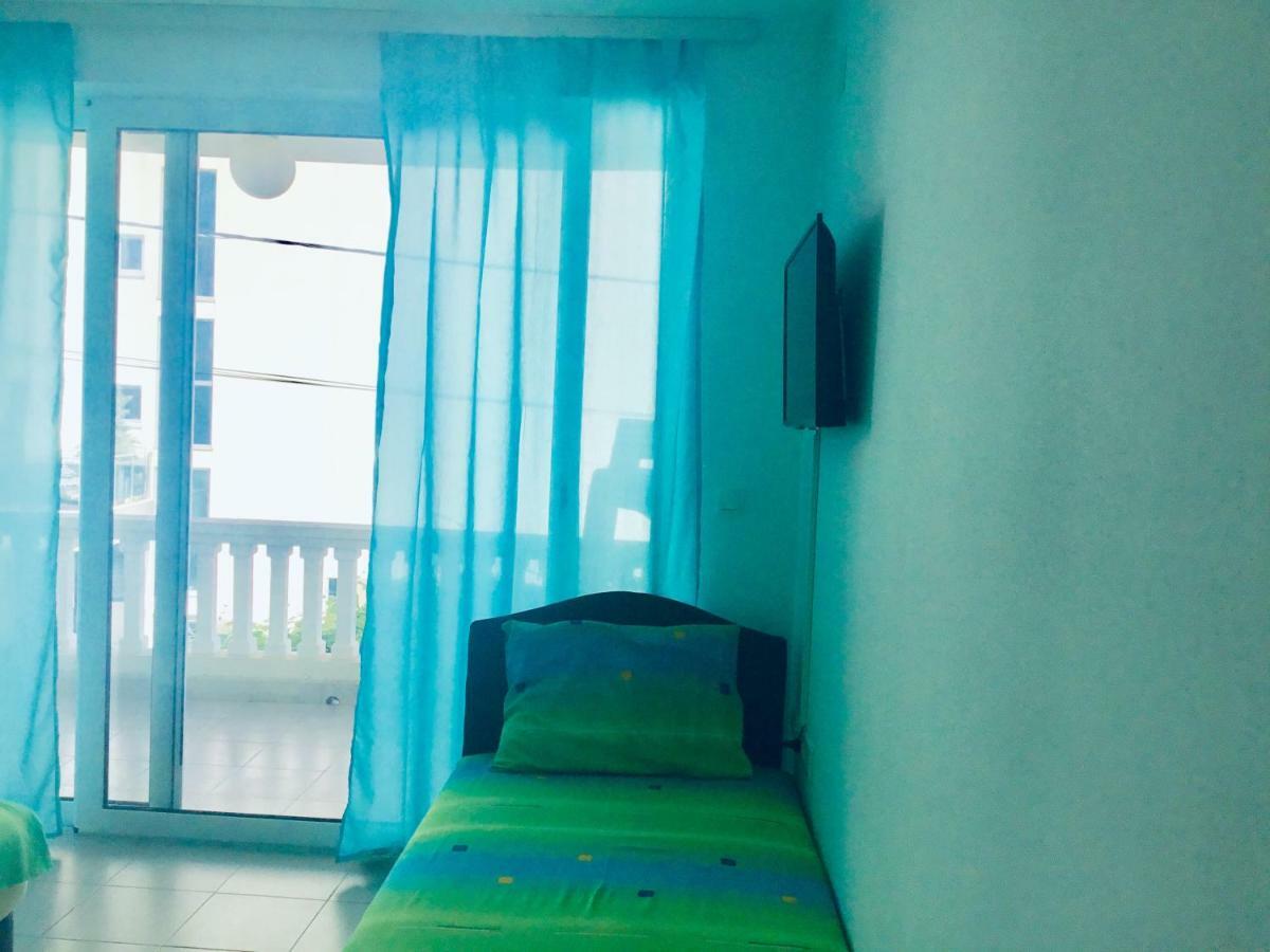Dk Apartmani Dobra Voda Luaran gambar