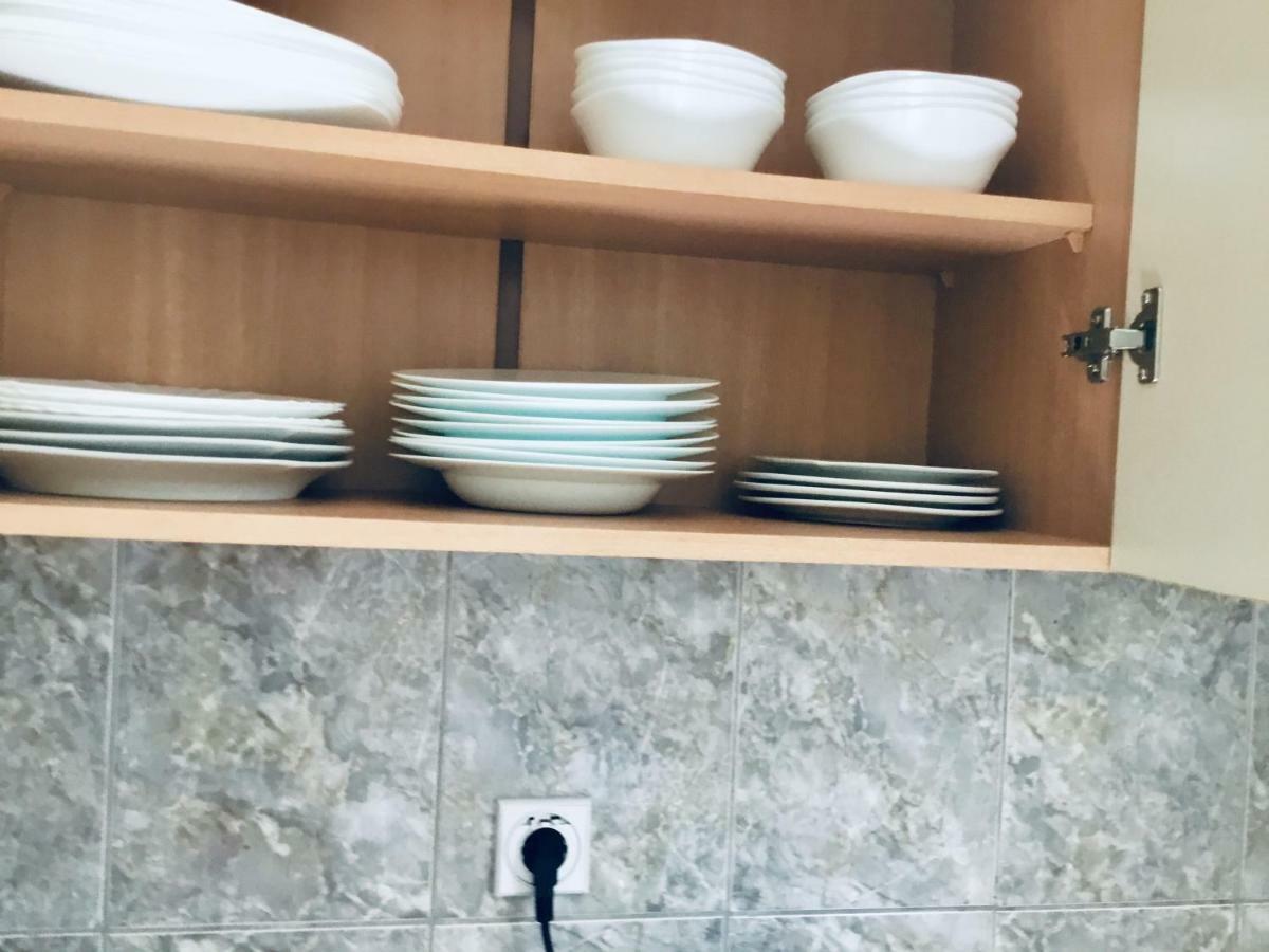 Dk Apartmani Dobra Voda Luaran gambar